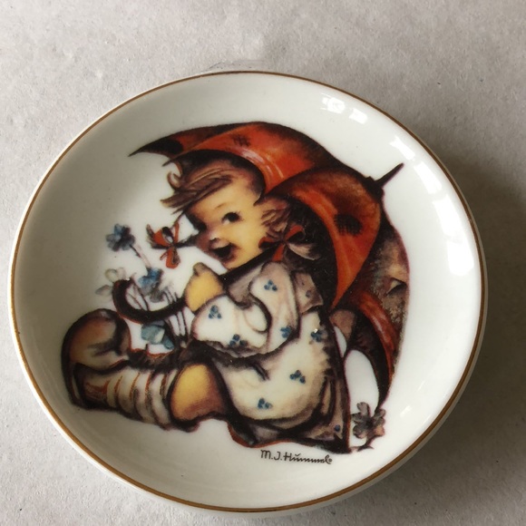 3 mini  MJ Hummel collectible plates - Picture 2 of 7
